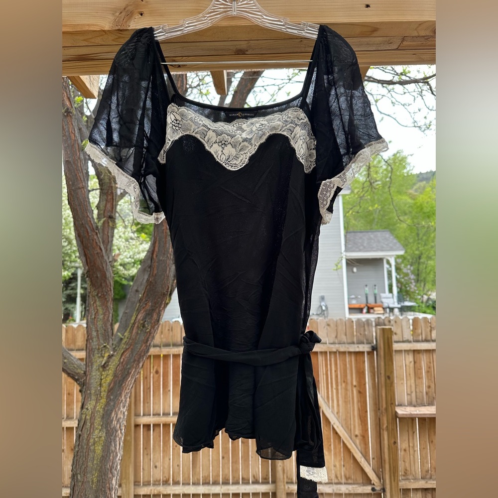 Banana Republic NWT Black Ivory Lace Flowy Tie Waist Top Blouse Large - Picture 3 of 16